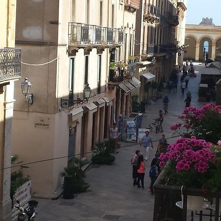 B&B Arco Dell'Orologio ตราปานี ภายนอก รูปภาพ