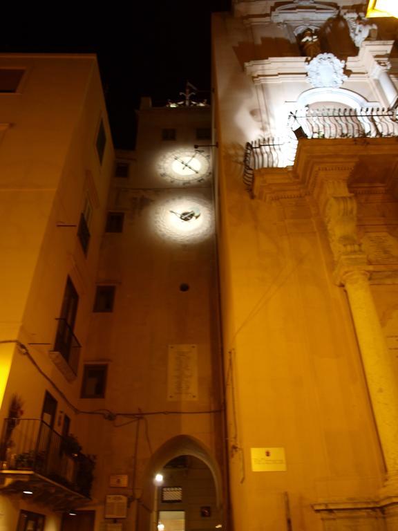 B&B Arco Dell'Orologio ตราปานี ภายนอก รูปภาพ