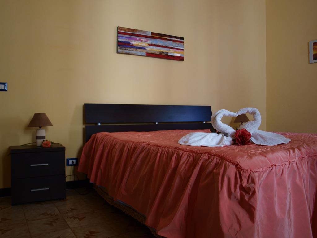 B&B Arco Dell'Orologio ตราปานี ห้อง รูปภาพ